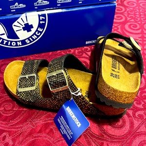 Birkenstock Arizona . Size 8 .